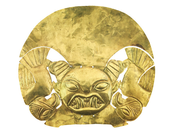 Copricapo frontale con felini e condor, Cultura Moche (100 - 800 d.C.), Foglia d’oro, 18 carati, Museo Larco di Lima, Perù