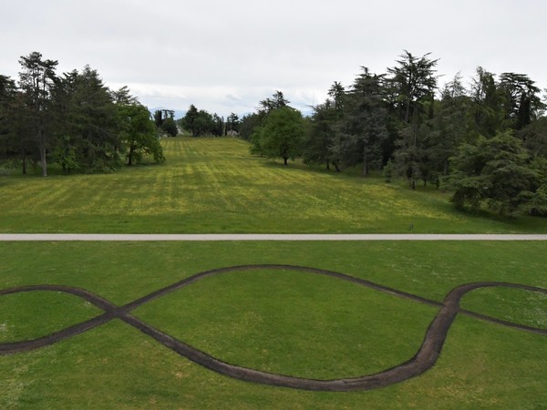 Simbolo del “Terzo Paradiso” di Michelangelo Pistoletto nel parco di Villa Manin di Passariano
