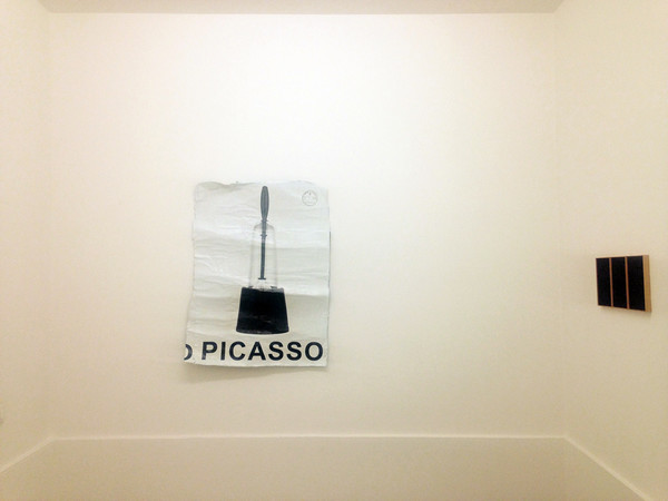 Carlo Buzzi, Picasso, gruppo di manifesti strappati, 2015 / Fabrizio Parachini, Trittico N01.07, acrilico su MDF, 2007 