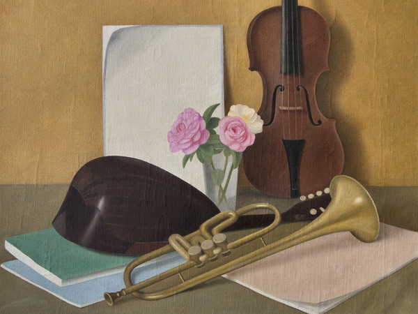 L’ultimo romantico. Luigi Magnani il signore della Villa dei Capolavori,  Parma, Fondazione Magnani Rocca, 12 settembre - 13 dicembre 2020 | Antonio Donghi, Strumenti musicali, 1935, Olio su tela | Courtesy of Fondazione Magnani-Rocca 2020