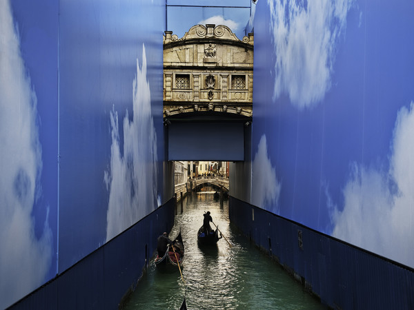 Steve McCurry, Gondole in un canale. Venezia, marzo 2011 © Steve McCurry