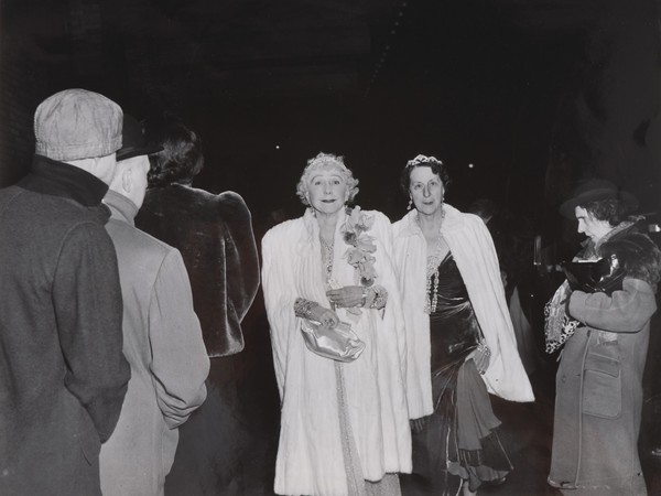 Weegee (Arthur H. Felling), The Critic - Mrs. Cavanaugh and friend about to entr The metropolitan Opera House