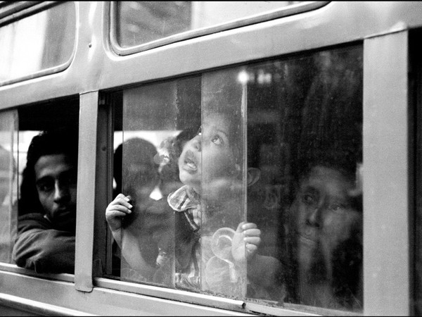  Jesse A. Fernández, Passeggeri in un autobus, Messico 1957