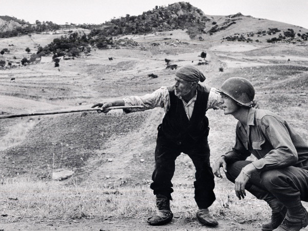 Robert Capa, [Sicilian peasant telling an American officer which way the Germans had gone, near Troina, Sicily], August 4-5, 1943