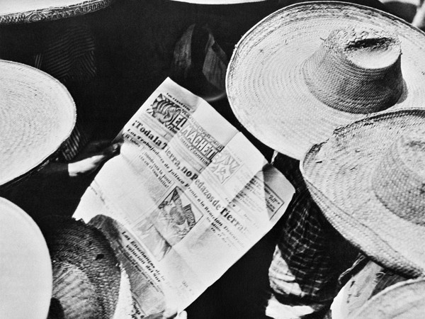 Tina Modotti, Campesinos che leggono El Machete, Messico 1929