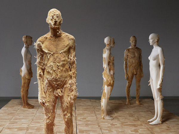 Aron Demetz, Memoridermata, 2014, 780x390x240 cm. 