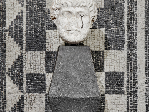 Francesco Vezzoli, La colonne avec fin, 2021 | Foto: © Alessandra Chemollo | Courtesy Fondazione Brescia Musei