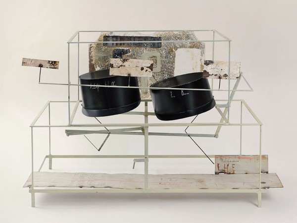 Francesco Bocchini, Le nozze di Eva e Adolf, 2010, meccanismo a basamento, vetro, lamiera di ferro,colore a olio, 60x44x61 cm.