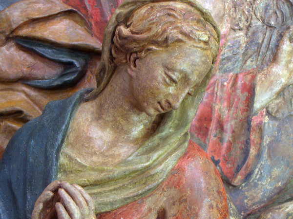 Natività con Angeli, altorilievo in terracotta