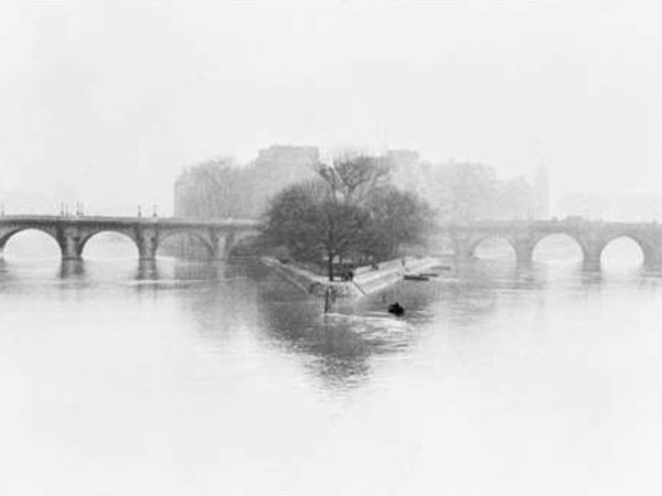 Henri Cartier Bresson, Ile de la Cité, Parigi, 1952<br />