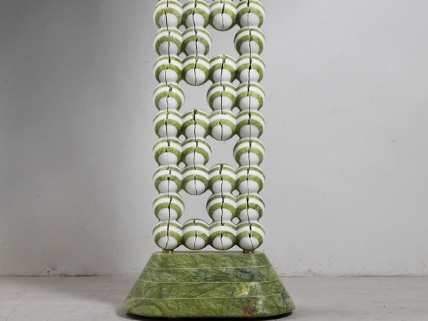 Park Eun Sun, <em>Duplicazione I</em>, 2021, 202 x 66 x 36 cm, Marmo bianco e verde | Galleria d’Arte Contini<br />