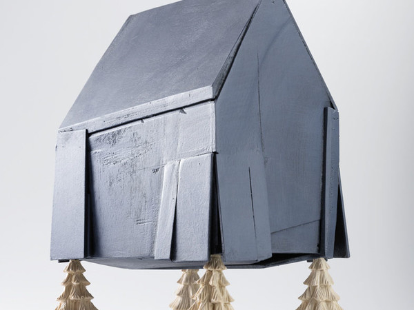 Willy Verginer, La casa cresce, 2013, tiglio, compensato MDF, acrilico 34x26x21