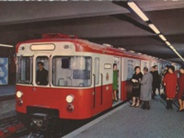 Metro rossa, Milano sotto sopra 1964: nasce la linea 1