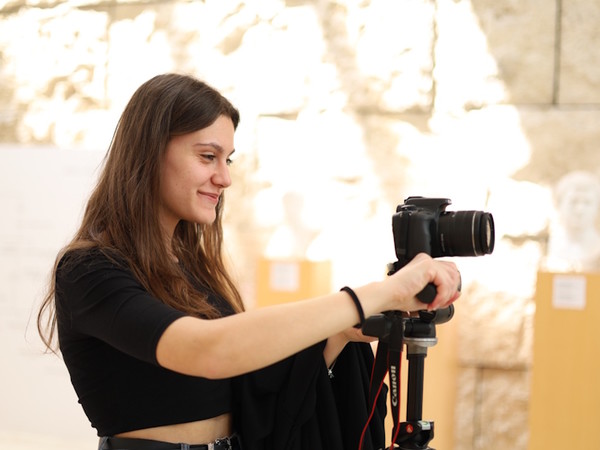 Luce, memoria, apparenze. L’Ara Pacis interpretata da sette giovani fotografi