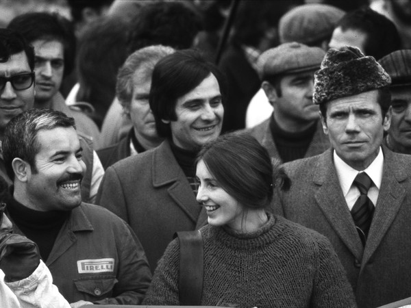 Sciopero degli operai della Pirelli in Piazza Duca D'Aosta, Milano, 1970, Archivio Uliano Lucas 