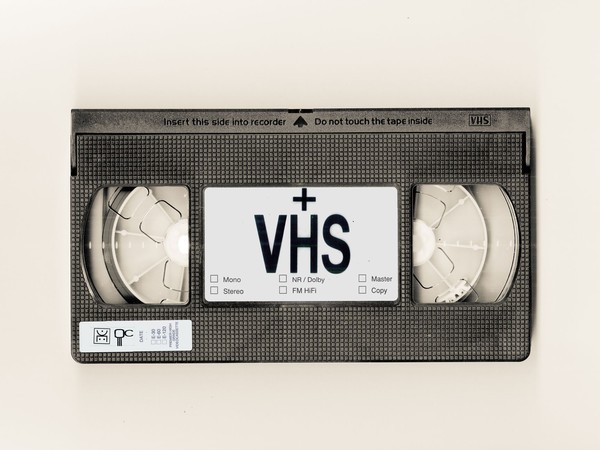 VHS + video/animazione/televisione e/o indipendenza/addestramento tecnico/controllo produttivo 1995/2000
