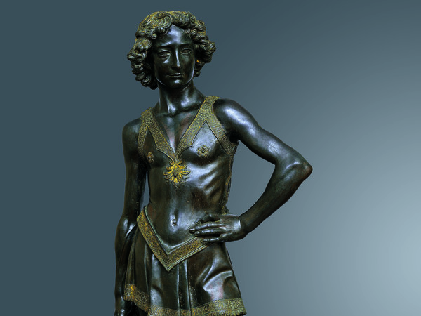 Andrea del Verrocchio (Firenze, 1435 circa - Venezia, 1488), David vittorioso, 1468-1470 circa, Bronzo con tracce di dorature, 60 x 122 x 58 cm, Firenze, Museo Nazionale del Bargello, inv. Bronzi 450 (testa di Golia) e inv. Bronzi 451 (David), Musei del Bargello, Firenze | Courtesy of Ministero dei Beni e delle Attività Culturali