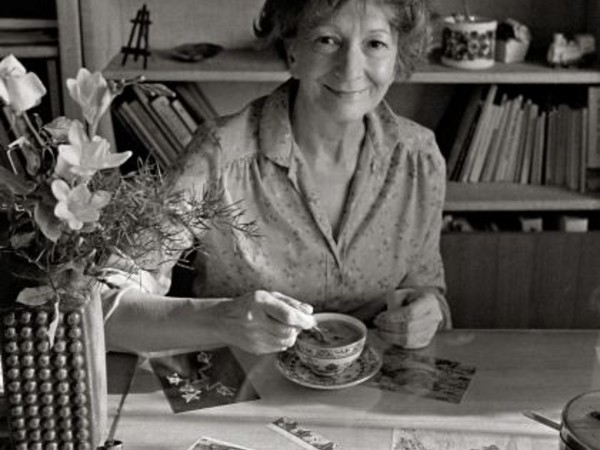 Wislawa Szymborska e tazza di tè I Ph. Joanna Helander 
