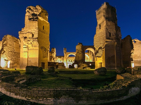 Le Terme di Caracalla di notte | Foto: © Fabio Caricchia, Enzo Giovinazzo | Courtesy Soprintendenza Speciale di Roma