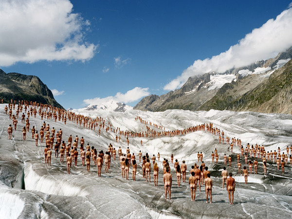 Spencer Tunick, Aletsch Glacier, Switzerland, 2007, Fujicolor crystal archive print, 120x150 cm.