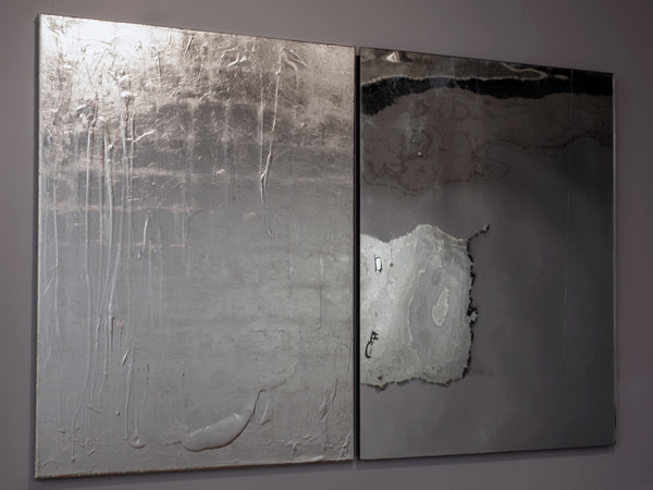 Rosslynd Piggott, <em>Mirror, mirror no.1</em>, 2008-09, Olio e palladio su lino, frammenti di vetro e specchio, legno, 2 panneli, 1.5 x 1 m