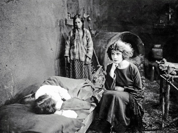 Anonimo, Tina Modotti nel ruolo di Maria de la Guardia nel film  “The Tiger’s Coat” (Pelle di Tigre), Hollywood, 1920