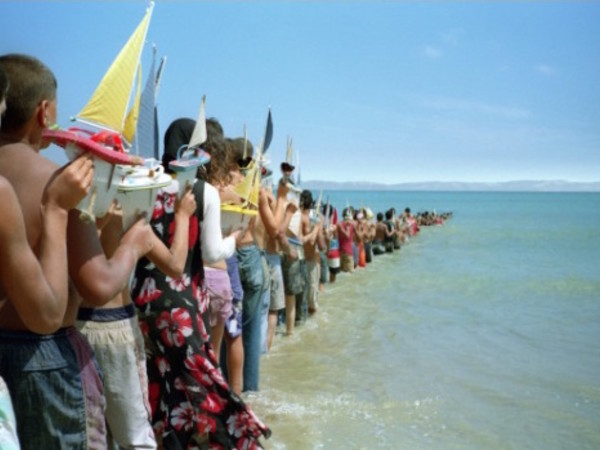 Francis Alÿs in collaboration with Julien Devaux, Felix Blume, Ivan Boccara, Abbas Benheim, Fundecièon Montenmedio Arte, and children of Tanger and Tarifa / Don't cross the bridge before you get to the river, Strait of Gibraltar, 2008