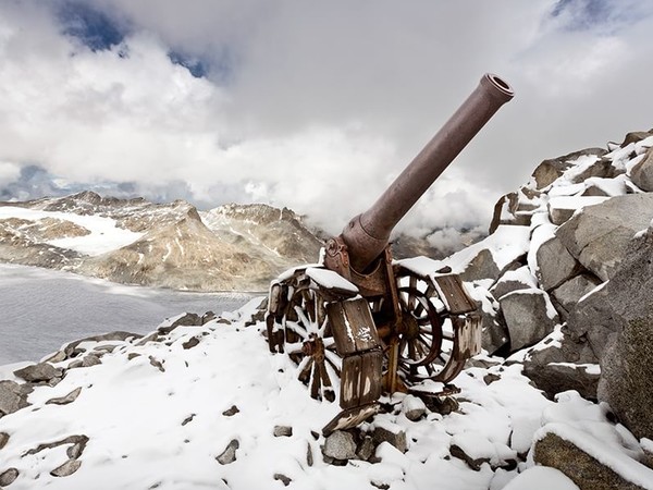 Stefano Torrione, Gruppo Adamello Cresta Croce: il cannone italiano 149 G, innalzato per appoggiare l’attacco e la conquista del Corno di Cavento