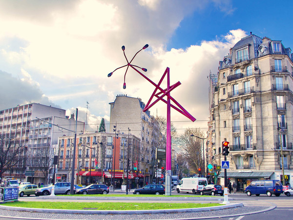 Mark Handforth, Twisted Lampost Star, 2012. Porte de Bagnolet, Paris  