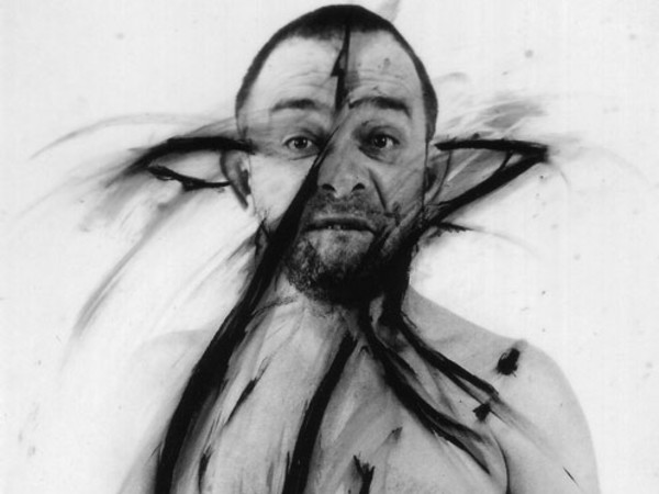 Arnulf Rainer, Face Farces, 1970-75, cm 60x50, Tecnica mista su fotografia, Esemplare unico - Courtesy: Eidos Immagini Contemporanee