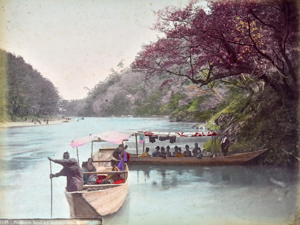 <em>Barca da riporto sull'Hozugawa, Arashiyama</em>, Fotografia all'albumina, Periodo Meiji (1868-1912)