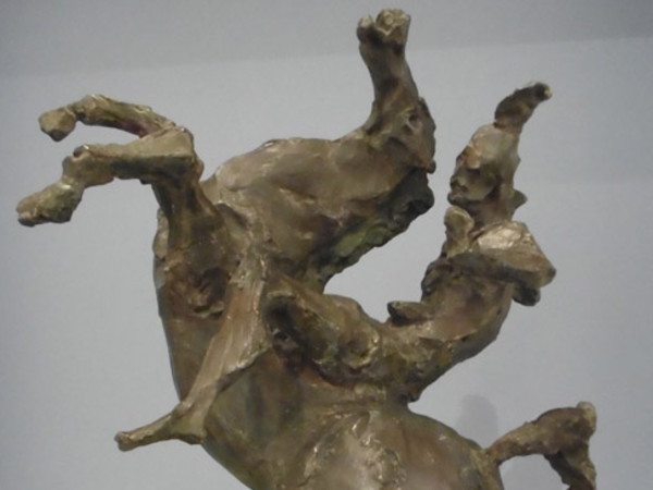 Lucio Fontana, <em>Un cavaliere (cavallo e cavaliere)</em>, 1952, Gesso, 50 x 32.2 x41 cm,Veneranda Fabbrica del Duomo di Milano