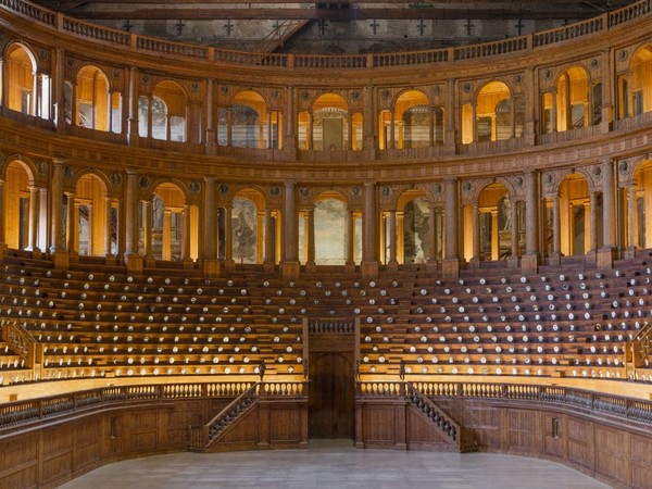 Fornasetti, Allestimento nel Teatro Farnese Complesso Monumentale della Pilotta