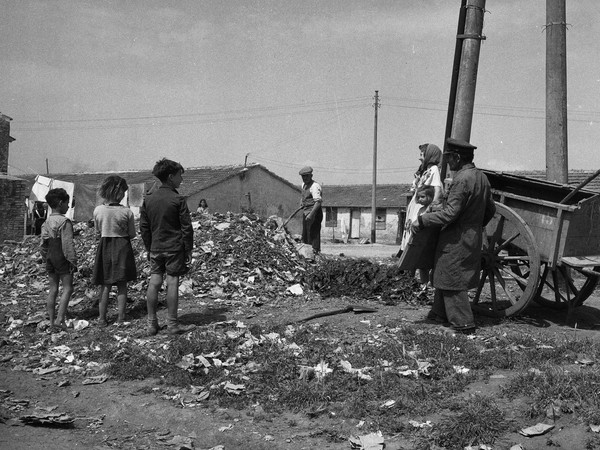 Plinio De Martiis, Baracche alla Farnesina, Roma 1951. Collezione Fondazione Gramsci onlus | © Eredi Plinio De Martiis