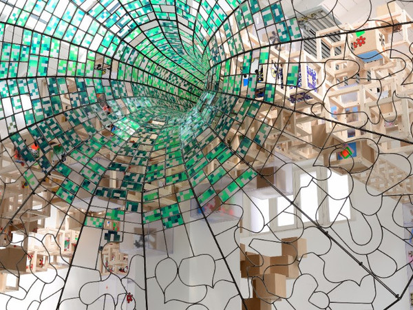 Jacob Hashimoto, Never Comes Tomorrow, installazione