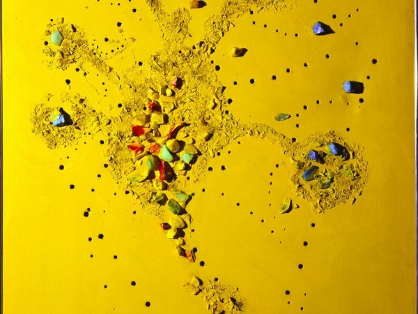 Lucio Fontana, Concetto Spaziale, 1956, olio e tecnica mista su tela, vetri azzurri, rossi e gialli su fondo giallo (cm. 100x70x 2). Busca, Collezione La Gaia 