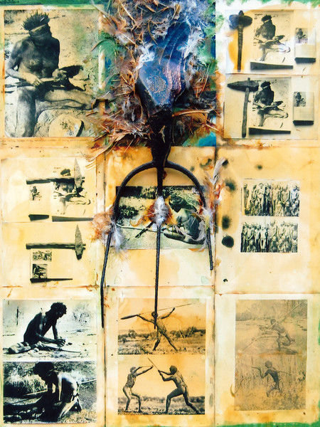 Claudio Costa, "Nella terra degli Aborigeni", 1977, collage di foto, forcone e piuma su tela, cm.86x70