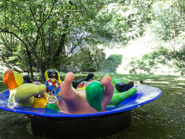 Niki de Saint Phalle, Fontaine aux Nanas, 1991. Poliestere dipinto, pompe idrauliche, 225 x 225 x 55 cm., 150 kg © Niki Charitable Art Foundation, all rights reserved I Ph. Philippe Coousin