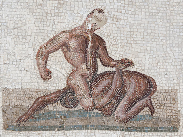 Mosaico dei lottatori nudi in presa, proveniente dal tepidarium delle terme di Gigthis (Henchir Bou Ghrara, nel sud della Tunisia), I - III sec. d.C. | Photo © Gianluca Baronchelli