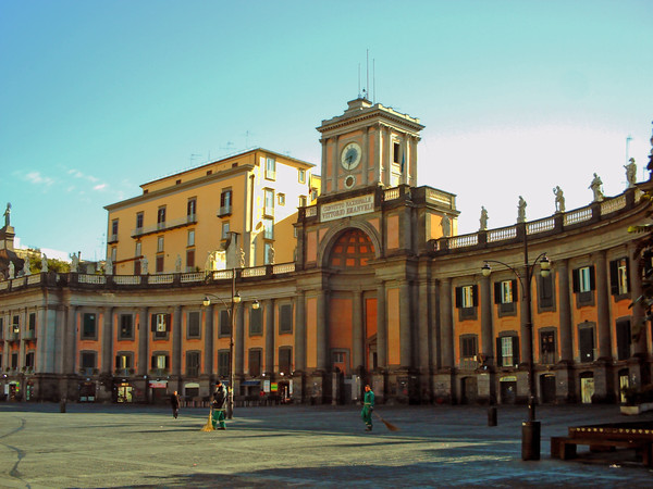 Piazza Dante (Largo del Mercatello)