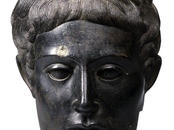 Parte anteriore di una testa maschile, 375-­?350 AC (da un’isola del lago di Bolsena), bronzo, h 25,4 cm. Londra, British Museum