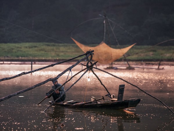 Khanh Bui Phu, <em>Put on fish trap</em>, <em>Unpublished Photo 2021</em> | © Khanh Bui Phu 2021<em><br /></em>