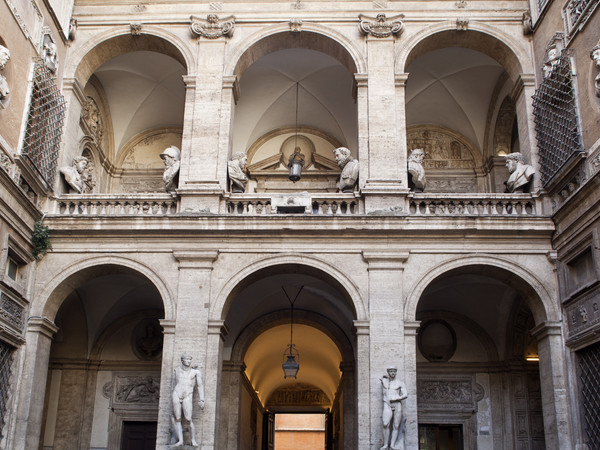 Biblioteca di storia moderna e contemporanea (cortile interno), Roma