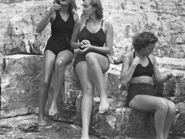 Lost and Found, fotografia anonima, 1940 ca. Stampa su carta cotone, 40 x 30 cm.