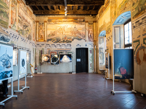Mostra 'Dark Matter' di Enrico Sacchetti, Photofestival 2020 I Ph. Dirla Davide Mostra 'Dark Matter' di Enrico Sacchetti, Photofestival 2020 I Ph. Dirla Davide