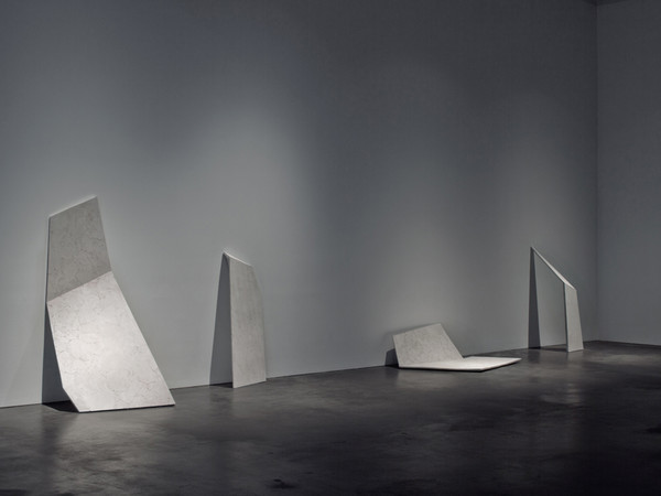 Erin Shirreff,<em> Untitled (Shadows)</em>, 2010. Cenere, gesso Hydrocal, armature metalliche, dimensioni variabili. Veduta della mostra <em>Another Victory Over the Sun</em>, Museum of Contemporary Art, Denver (USA), 2011