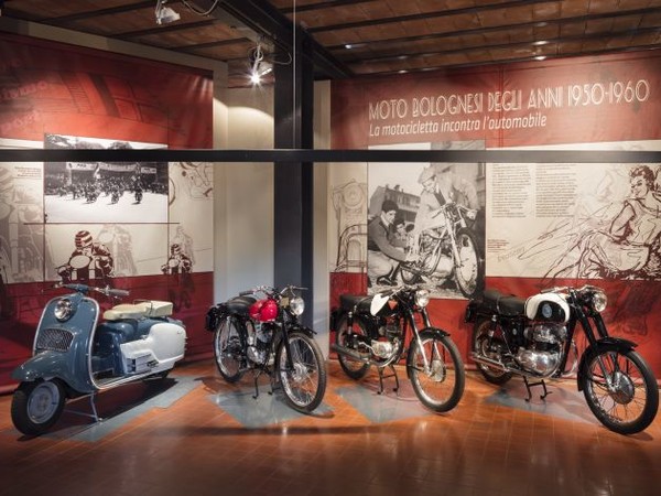 Veduta di allestimento della mostra 'Moto bolognesi degli anni 1950-1960. La motocicletta incontra l'automobile', Museo del Patrimonio Industriale, Bologna I Ph. Fabio Mantovani 
