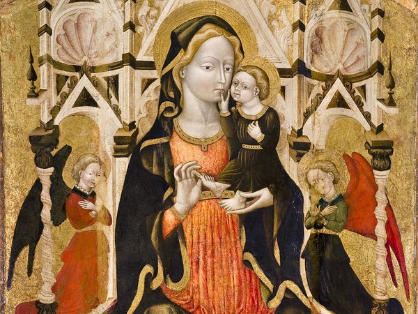 Pittore del Girfalco (Lorenzo di Ugolino?), attivo nel secondo e terzo quarto del XV secolo, <em>Madonna col Bambino in trono e due angeli adoranti</em>, 1445-50 circa ,Tempera e oro su tavola, Fermo, Pinacoteca civica dalla Chiesa di San Domenico