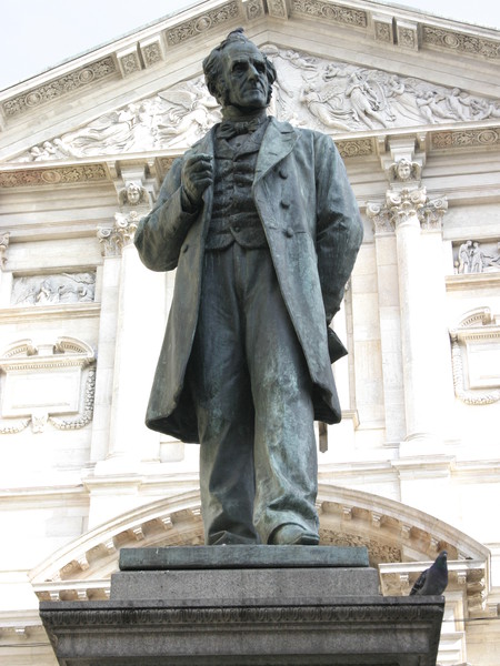 Monumento ad Alessandro Manzoni