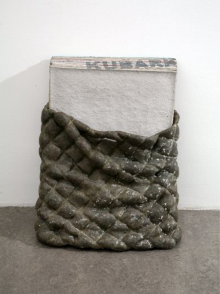 Perino & Vele, Kubarkbag, 2005, cartapesta (n° 13 fogli), vetroresina, pittura nitro, pastello, cm 68,5 x 58 x 37